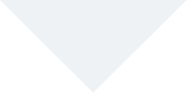 grand triangle inversé gris clair est centré sur un fond noir, créant une forme en V pointue vers le bas.